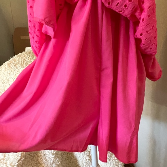 Super cute dress with shorts underneath! Fun Spring/Summer dress.  BARBIECORE - Picture 6 of 14